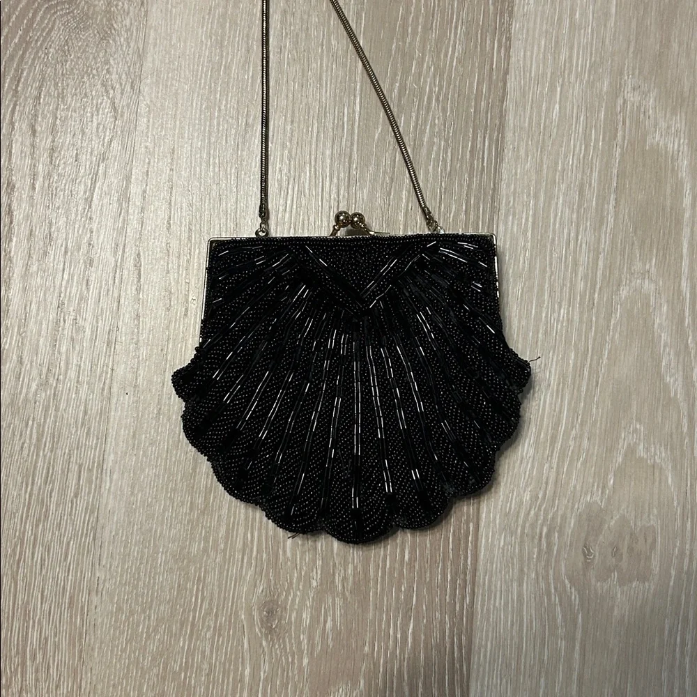 Vintage Black Clam Shell Beaded Snap Gold Toned Chain Purse Handbag